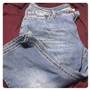 Maurice’s Size 22W Capris